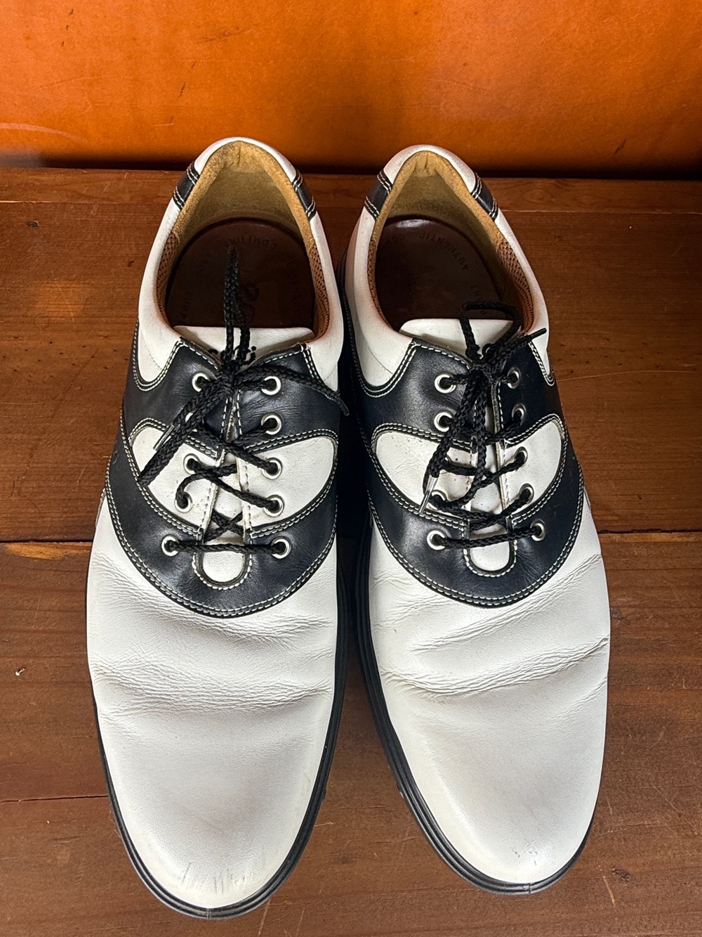 Ecco Men's White and Black Classic Leather Lace-Up Golf Shoes Size 10-10.5